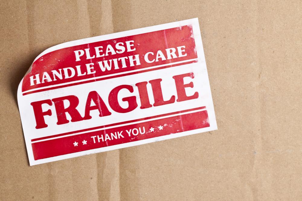 Packing Fragile Items to Safely Transport Them When Moving